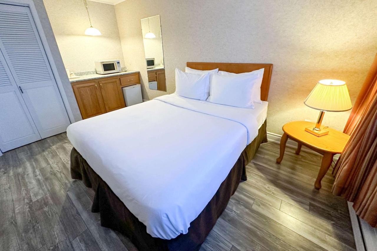 Rodeway Inn Woodstock Ngoại thất bức ảnh